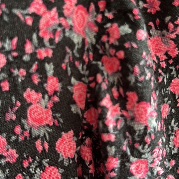 Guess navy and pink floral top, XL - Picture 5 of 5